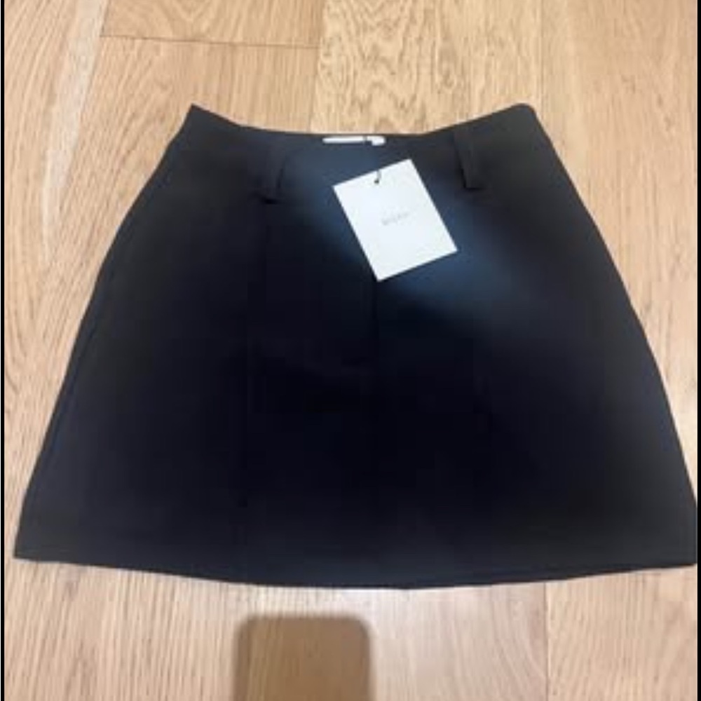 DISSH Black Mini Skort
BNWT